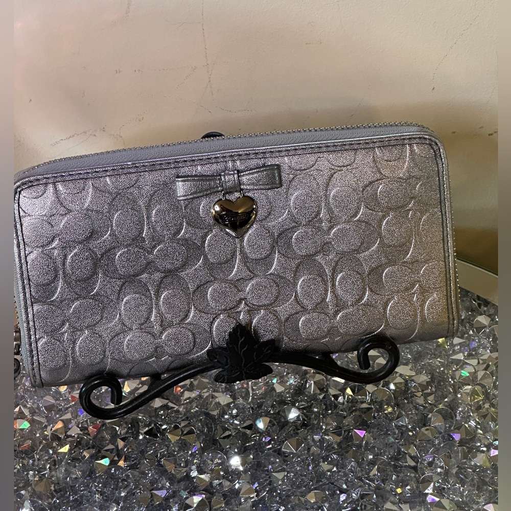 EUC - Coach Embossed C’s Liquid Gloss Accordion Wallet.